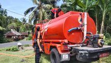 Puluhan KK di Desa Ulakan Kesulitan Air Bersih Usai Banjir, BPBD Karangasem Distribusikan Air Bersih Karangasem