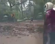 Jalur Sanghyang Ambu Tertutup Material Banjir, Pengendara Diarahkan Lewat Klungkung – Sidemen Longsor