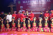 Libatkan serta Berdayakan Seniman dan Kuliner Lokal, Bupati Sanjaya Buka Marga Festival 2024 Marga