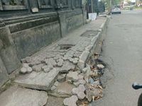 Jelang HUT Ke-384, Kota Amlapura Tampak Lusuh Trotoar