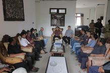 Keluhkan Soal Aliran Air Ditutup, Pengurus Subak Paras Jambul Datangi DPRD Buleleng menyampaikan aspirasi