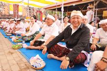 Bupati Tamba Mendem Pedagingan Karya Melaspas dan Ngenteg Linggih Pura Majapahit Karya Melaspas dan Ngenteg Linggih