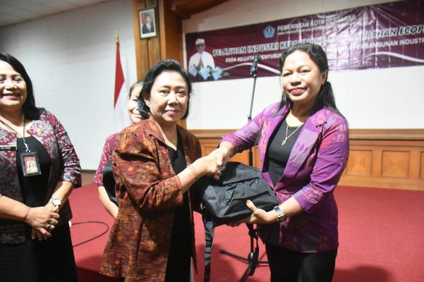 Pelatihan Industri Kerajinan Tas