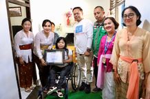 Ayu Kristi Arya Wibawa Serahkan Bantuan Sarana Prasarana Kamar Mandi Kepada Disabilitas Serahkan Bantuan