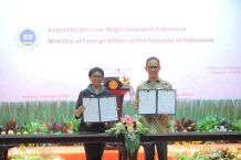 OJK & Kemenlu RI Sepakat Tingkatkan Kerja Sama Pelindungan Konsumen dan Penguatan Sektor Jasa Keuangan OJK & Kemenlu RI
