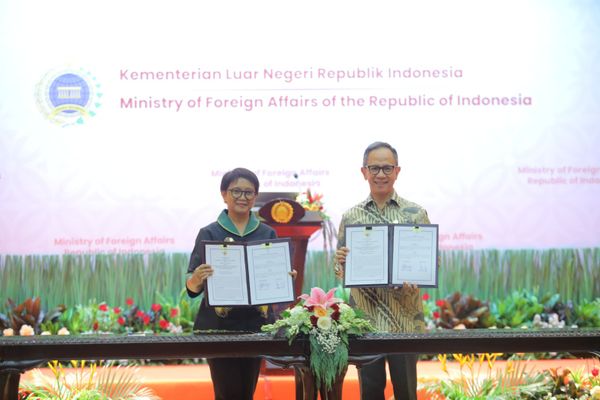 OJK dan Kemenlu RI