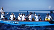 Serangkaian HUT Ke-27, Perumda Air Minum Tirta Sewakadarma “Mulang Pekelem” di Pantai Mertasari Mulang Pekelem