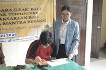Pelatihan Lekukan Aksara (Leak) Bali Berbasis Hukum Belajar Thorndike Berbantuan Audio Keaksaraan Bali di Komunitas Tunanetra Mantra Beraksi Aksara Leak