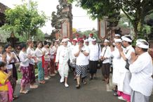 Bupati Sanjaya Hadiri Pujawali di Merajan Agung Puri Kukuh Bupati Sanjaya Hadiri Pujawali di Merajan Agung Puri Kukuh