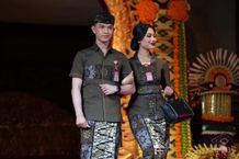 Parade Busana Adat Khas Daerah di PKB XLVI, Kabupaten Badung Tampilkan Tema ‘Dharma Cakra Wastra’ Parade Busana Adat Khas Daerah