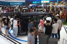 Antusiasme Pengunjung GIIAS 2024 di Booth Honda dan 2 Special Display Honda e:N1 & Honda Step WGN e:HEV GIIAS Honda