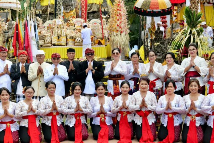 Jajaran Pemkab Tabanan Laksanakan Bhakti Penganyar di Pura Luhur Giri Salaka Alas Purwo dan Pura Mandhara Giri Semeru Agung, Jawa Timur