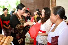 Lanjutkan Program Unggulan, Rai Wahyuni Sanjaya Bagikan PMT dalam Aksi Sosial di Kecamatan Tabanan dan Kediri PMT Tabanan
