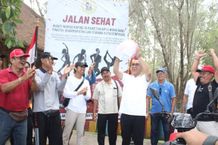 Wali Kota Jaya Negara Hadiri Jalan Sehat Serangkaian HUT Paiketan Arya Wang Bang Pinatih Kota Denpasar Jalan Sehat