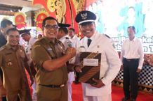 Bupati Sanjaya Kukuhkan Perpanjangan Masa Jabatan Perbekel dan Badan Permusyawaratan Desa Perbekel