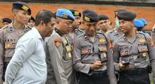 Kabid Propam Polda Bali Cek HP Personel untuk Cegah Judi Online Propam Judol