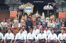 Sekehe Gong Mekar Sari Duta Denpasar Ngelawang di Arena PKB XLVI, Sajikan Garapan Bertajuk “Taksu Rare” Taksu Rare