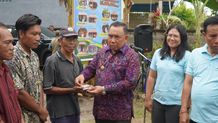 Bupati Tamba Kembali Serahkan Bantuan Bedah Rumah Bumdes Bersama LKD Kecamatan Negara Bantuan Bedah Rumah