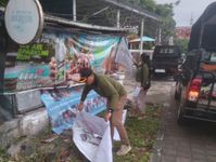 Satpol PP Denpasar Tertibkan Puluhan Baliho, Spanduk, Banner, Umbul-Umbul, dan Pamflet Tanpa Izin Tertibkan Puluhan Baliho