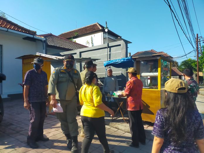 Tertibkan Pedagang Kaki Lima