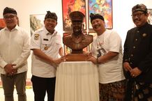 Pj Gubernur Mahendra Jaya Apresiasi Pameran Lukisan Sebagai Program Literasi Budaya di Tubuh POLRI Pameran Lukisan