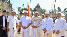Pj Gubernur Mahendra Jaya Hadiri Puncak Karya Panca Wali Krama Pura Mandara Giri Semeru Agung Karya Panca Wali Krama