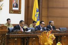 Rapat Paripurna DPRD Bali Bahas Pertanggungjawaban APBD dan RPJPD 2025-2045 Rapat Paripurna DPRD Bali Bahas Pertanggungjawaban APBD dan RPJPD 2025-2045