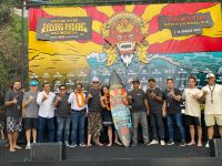 Meriah! Kompetisi Selancar Rip Curl Cup Padang Padang 2024 Resmi Dibuka Kompetisi Selancar Rip Curl Cup Padang Padang 2024 Resmi Dibuka