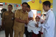 Pj Bupati Lihadnyana Rayakan Hari Anak Nasional di Tengah Siswa-Siswi Kurang Mampu Hari Anak Nasional