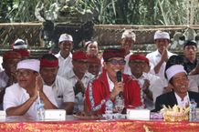 Bupati Sanjaya Ngupasaksi Rangkaian Karya Agung Ngenteg Linggih di Desa Adat Anggasari Bupati Sanjaya Ngupasaksi Rangkaian Karya Agung Ngenteg Linggih di Desa Adat Anggasari, Munduktemu, Pupuan