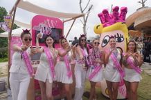 Mengenal Miss W Project yang Tampil ‘Nyentrik’ di Coinfest Asia 2024 Miss W Project