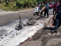 Motor Muliadi Hangus Terbakar Usai Isi Bensin di Karangasem Motor