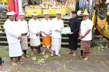 Pemkot Denpasar Ngaturang Bhakti Penganyar di Pura Mandara Giri Semeru Agung Nganyarin Pemkot Dps
