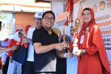 Wawali Arya Wibawa Serahkan Piala Bergilir Lomba Paduan Suara Persatuan Haji se-Bali Paduan Suara