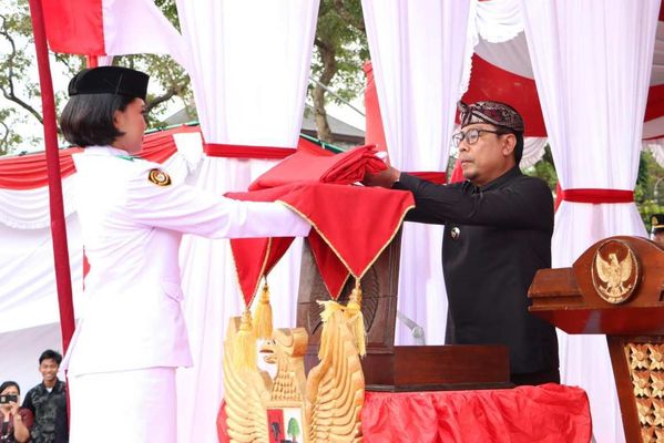 BaliPortalNews_ Penurunan Bendera Penurunan Bendera