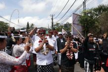 Bupati Sanjaya Bersama Bupati Giri Ngupasaksi Karya Agung Melaspas, Ngenteg Linggih di Pura Melanting dan Balai Banjar Candikuning Sanjaya Giri