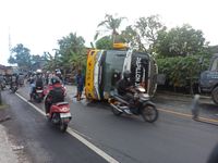 Bus Sarwonadi Terguling, Delapan Orang Luka-Luka Bus Terguling