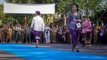 Pegawai Pemkab Jembrana Beradu Gaya Dalam Lomba Outfit of The Day Lomba Outfit of The Day
