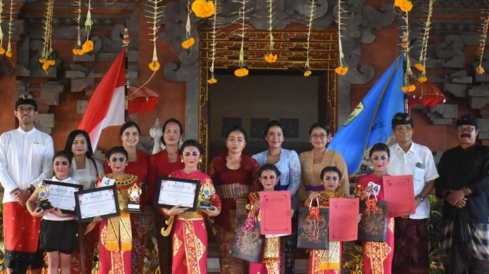 Lomba Busana Endek Casual dan Tari Condong
