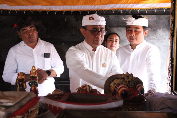 Upacara Ngodakin Ida Bhatara