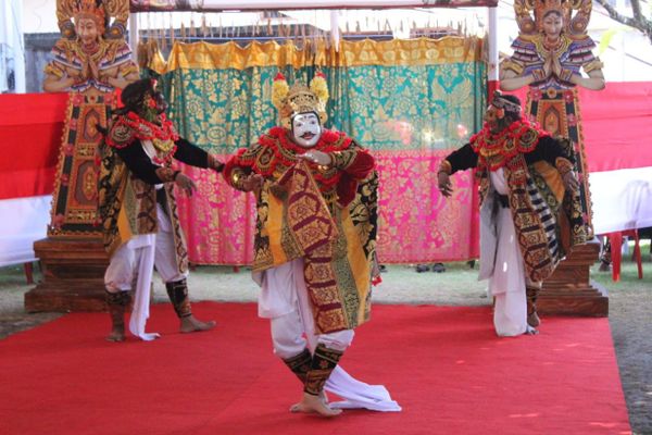 Upacara Melaspas dan Mecaru