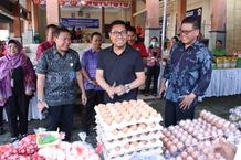 Jaga Stabilitas Inflasi di Kota Denpasar, Wawali Arya Wibawa Tinjau Bazar Pangan di Banjar Taman Sekar Padangsambian Bazar Pangan