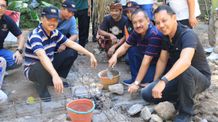 Bakti Sosial Ngrombo di Desa Bukit Karangasem, Sekda Dewa Indra Serahkan Bantuan Bedah Rumah hingga Peralatan Sekolah Bakti Sosial Ngrombo