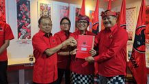 PDIP Tabanan Solid, Ribuan Kader Daftarkan Pasangan Sanjaya-Dirga (SANDI) PDIP Tabanan