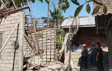 Rumah Warga Datah Hancur Tertimpa Pohon, Kerugian Capai Puluhan Juta Rumah Warga