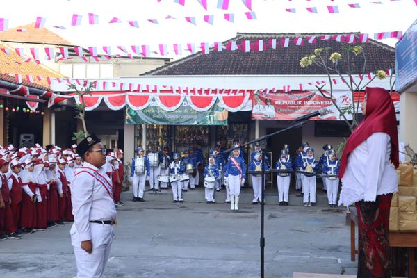 Upacara HUT Ke-79 RI Upacara HUT Ke-79 RI