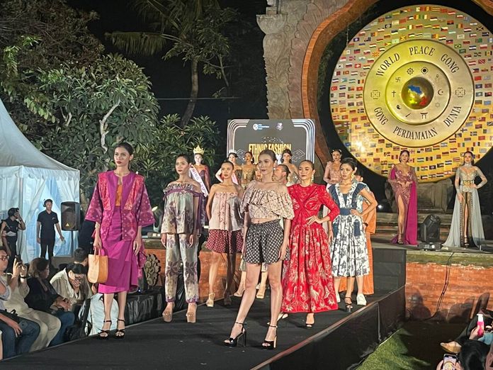 LVC&C Model Management Sukses Gelar Ethnic Fashion Runway 2024 