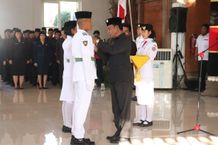 Penjabat Bupati Lihadnyana Kukuhkan Paskibraka Kabupaten Buleleng Tahun 2024 Kukuhkan Paskibraka Kabupaten Buleleng