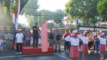 Lepas Peserta Gerak Jalan 8 Kilometer SD, Pj Bupati Buleleng Instruksikan Transparansi Nilai Gerak jalan SD
