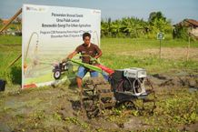 Jelang Hari Tani Nasional Pertamina Patra Niaga Hadiahkan Inovasi Sosial Bagi Petani di Subak Sembung Traktor Listrik